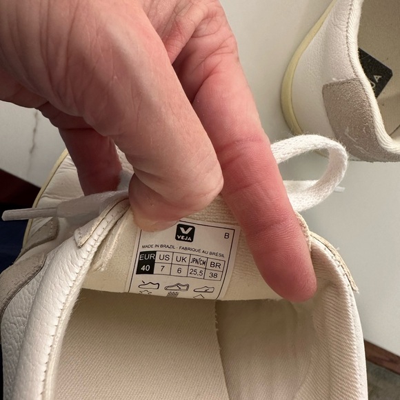 Veja sneakers - white and grey size 40 (US Men’s 7 / US Women’s 9) - Picture 5 of 6